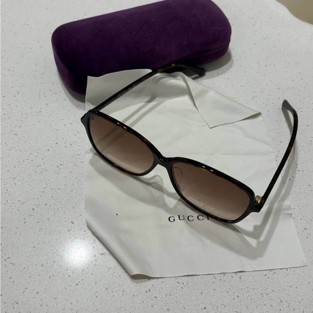 Gucci Black and Brown Gradient Sunglasses - Picture 2 of 6